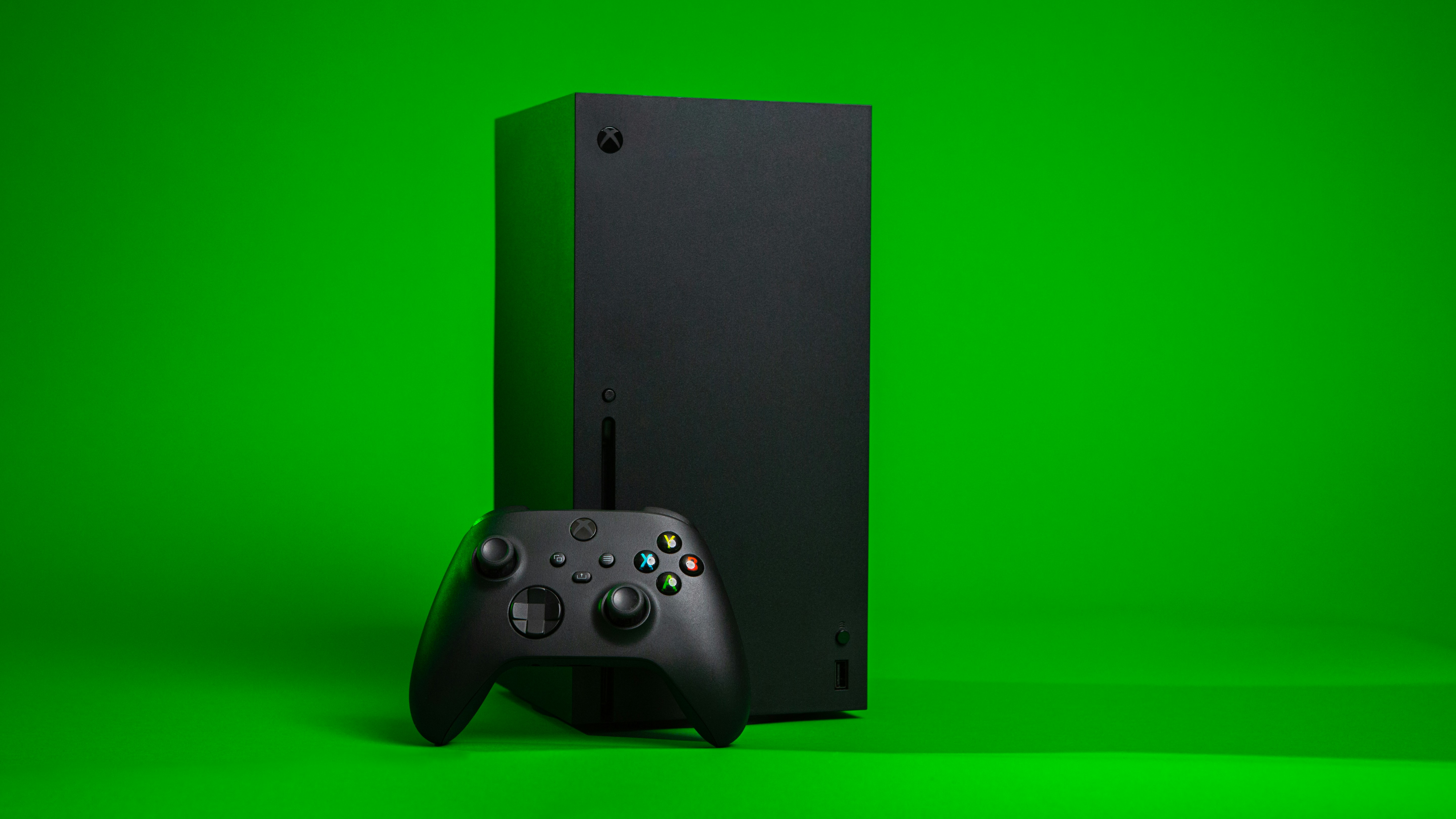 Imagem com o console Xbox Series X em um fundo verde por Billy Freeman