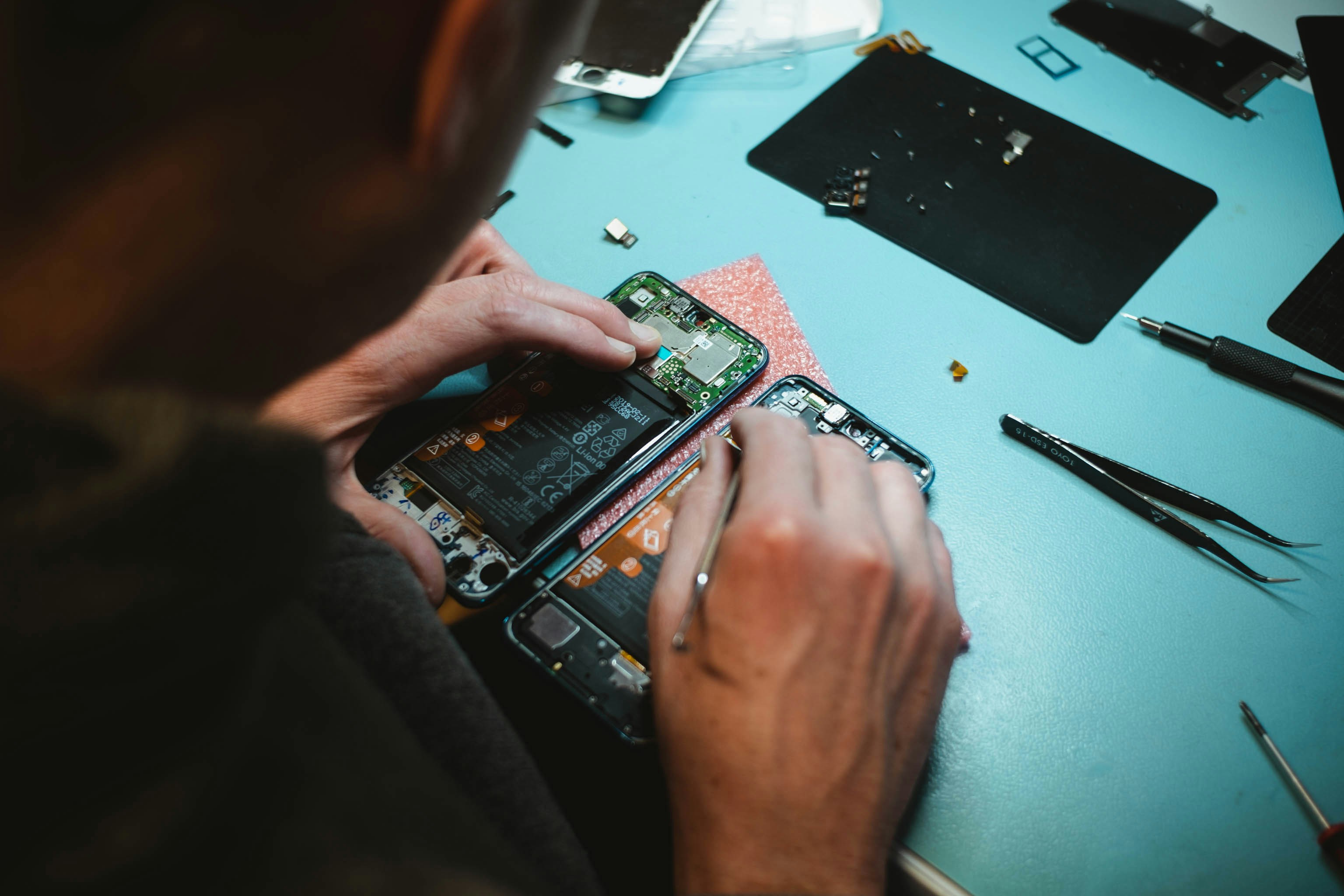 Foto de um reparo de smartphone por Kilian Seiler